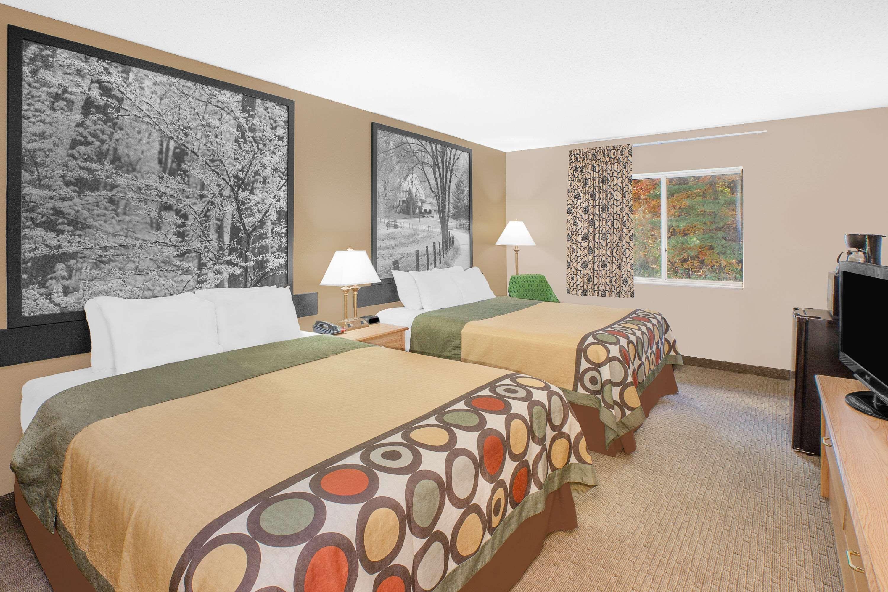 Super 8 By Wyndham Seville Екстериор снимка